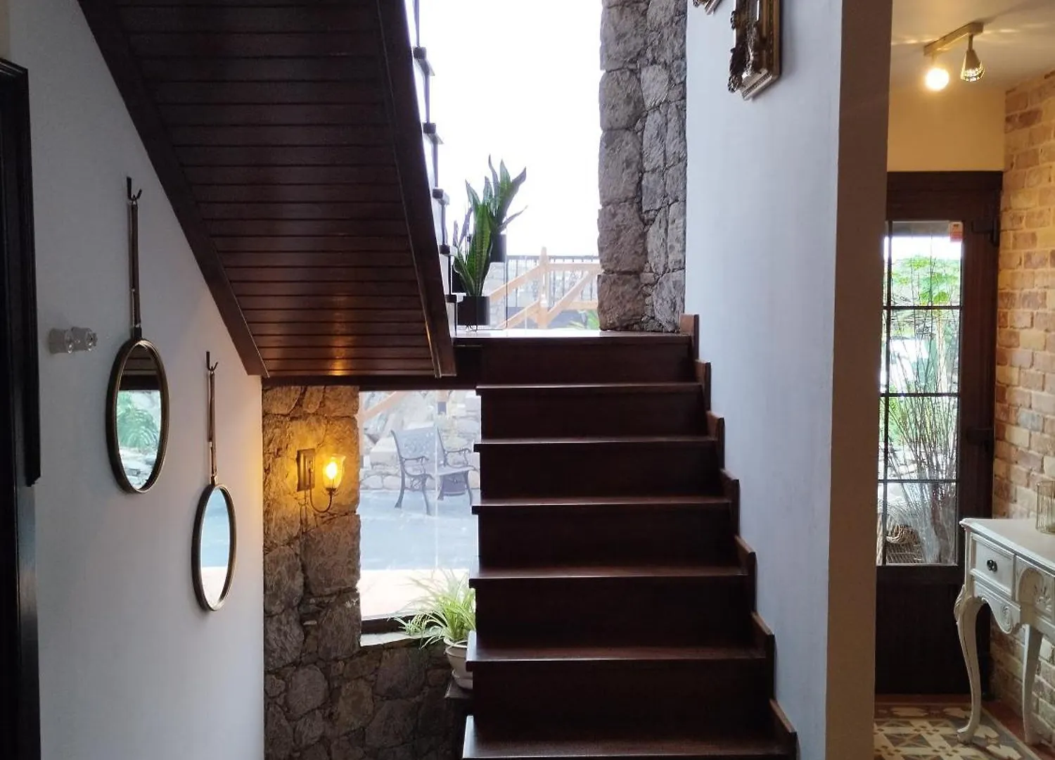 Luxury Colonial Country Villa Moya