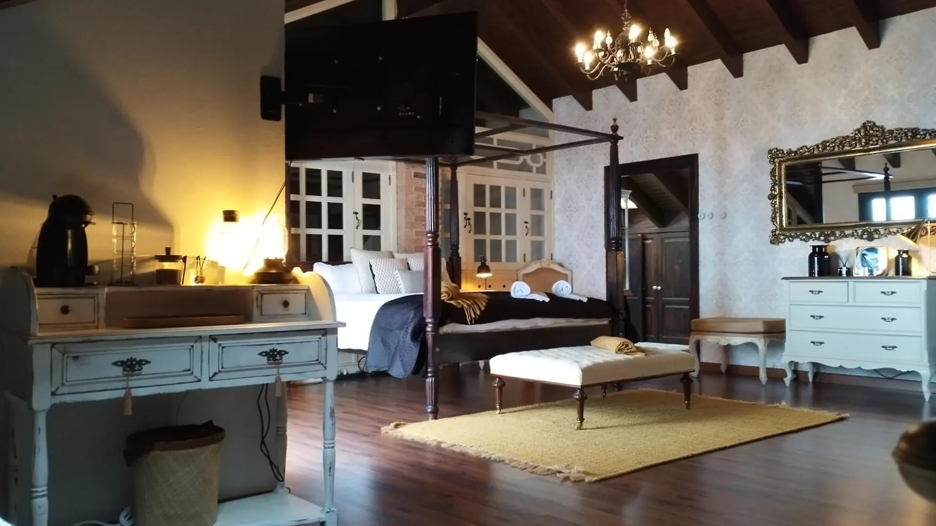 Luxury Colonial Country Villa Moya