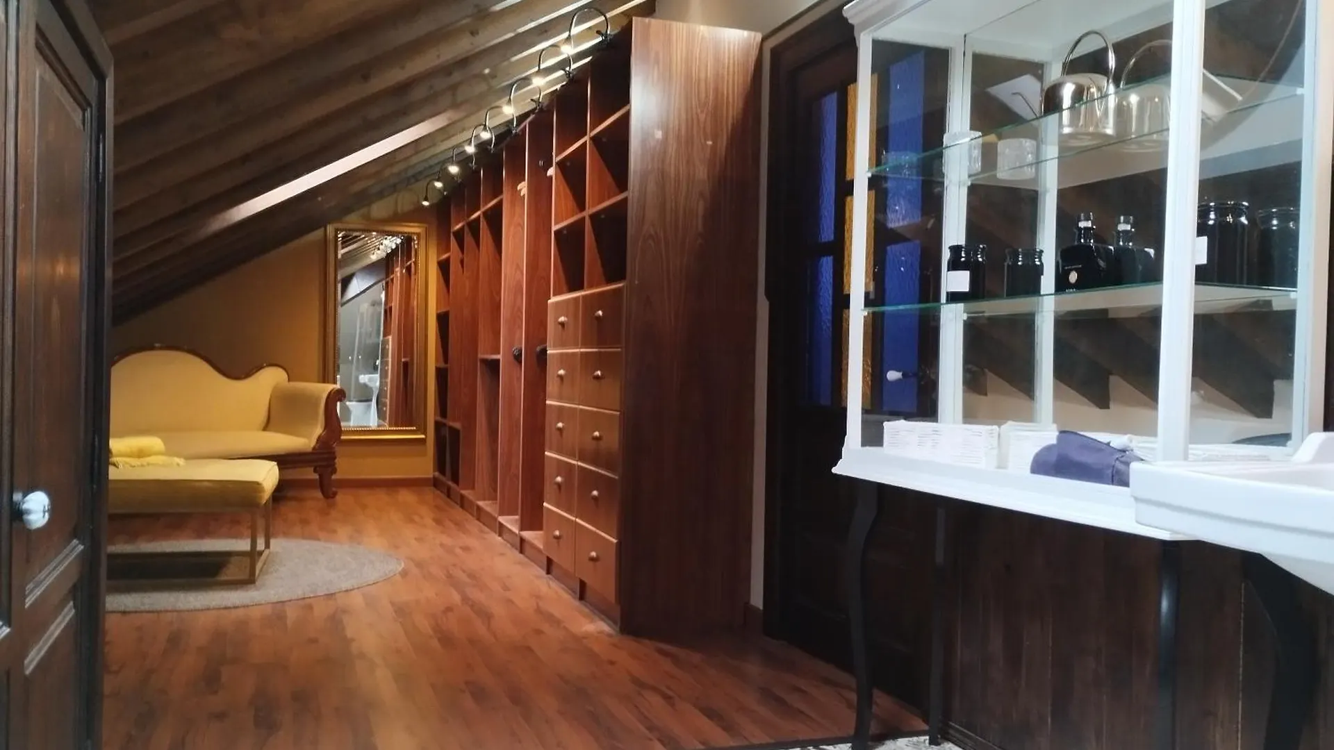 Luxury Colonial Country Villa Moya