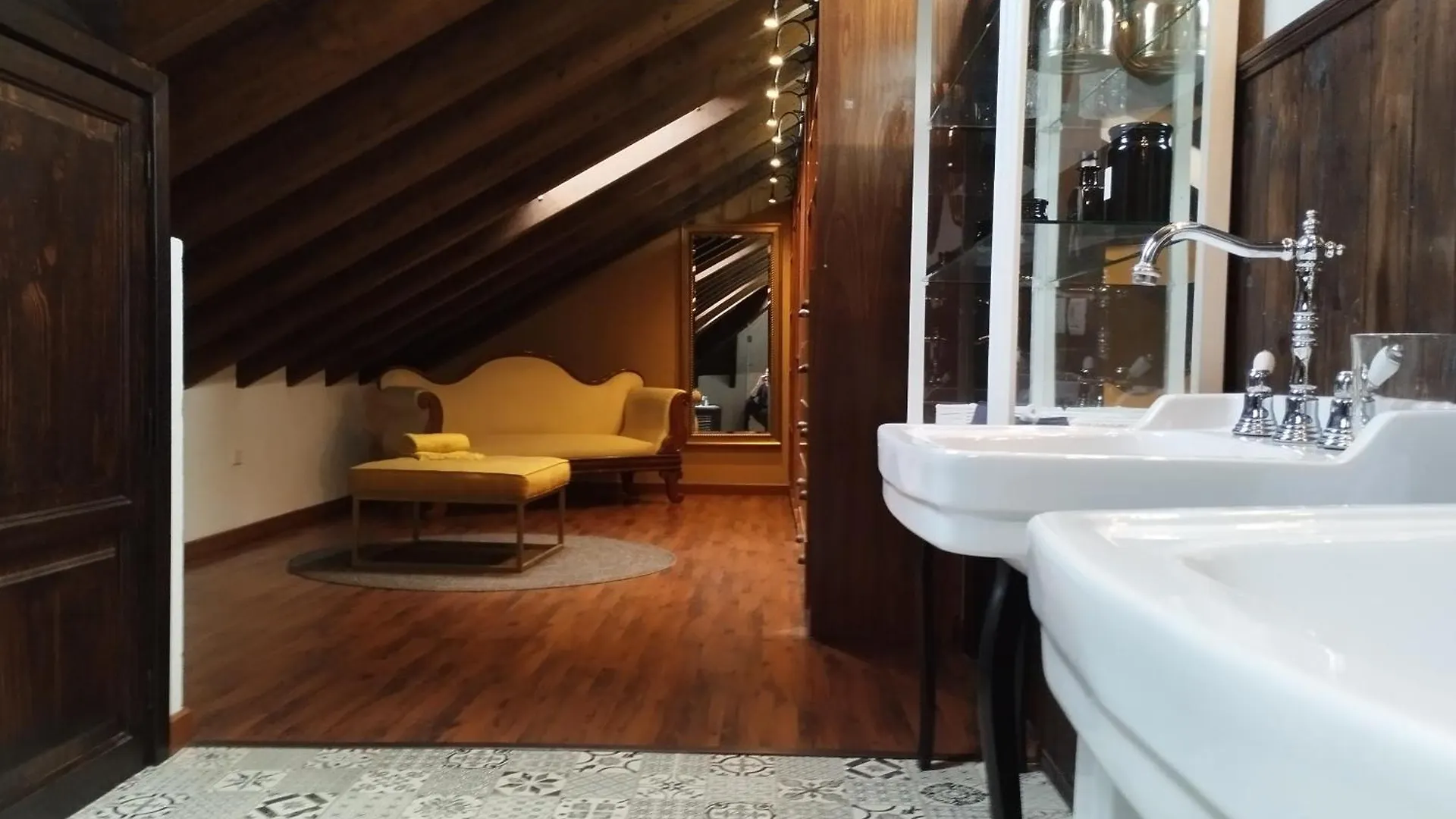 Luxury Colonial Country Villa Moya